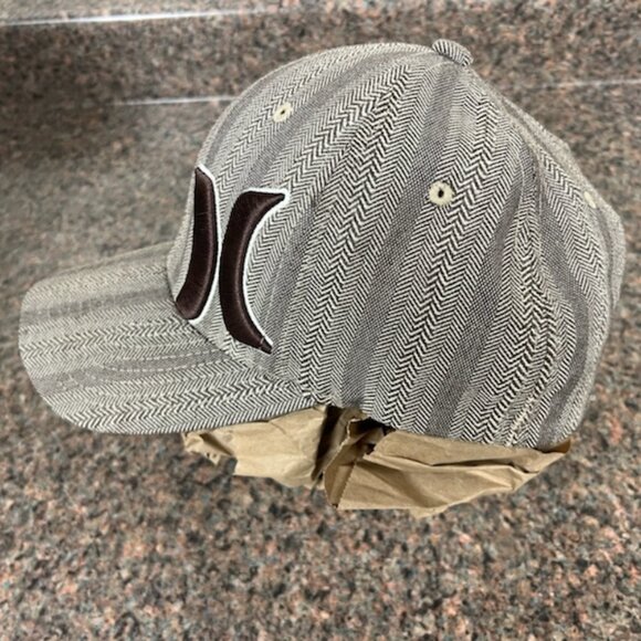 Hurley Flex-fit Baseball hat - Picture 2 of 13